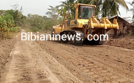 A/R: Former Oboasikrom Assembly Man Reshapes Deplorable Nkwasiatan Road