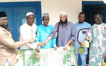 B/A/B : Alhaji Ben Ali Seaman has Donated prayer items to Sefwi Nyetina Muslims