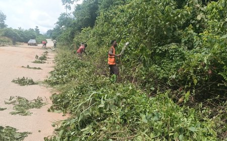 Residents Voluntarily Clear Bibiani–Goaso Highway to Improve Road Safety