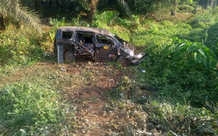 One Dead, Several Injured as Toyota Voxy Crashes on Wiawso–Asawinso Highway