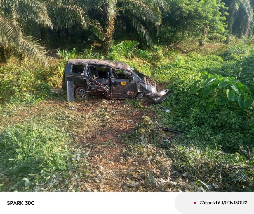 One Dead, Several Injured as Toyota Voxy Crashes on Wiawso–Asawinso Highway