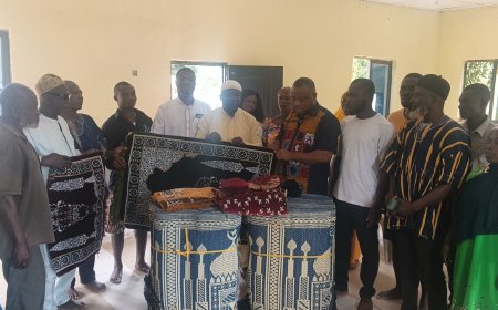 LAWYER STEPHEN KINGSLEY BENNIE DONATES PRAYER MATS  AND UNDISCLOSED AMOUNT OF CASH TO ADEANKYE MUSLIM COMMUNITY