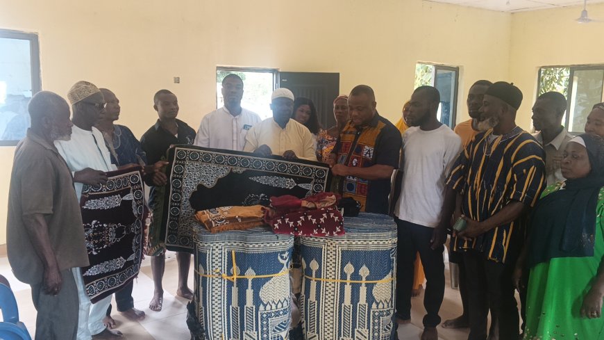 LAWYER STEPHEN KINGSLEY BENNIE DONATES PRAYER MATS  AND UNDISCLOSED AMOUNT OF CASH TO ADEANKYE MUSLIM COMMUNITY